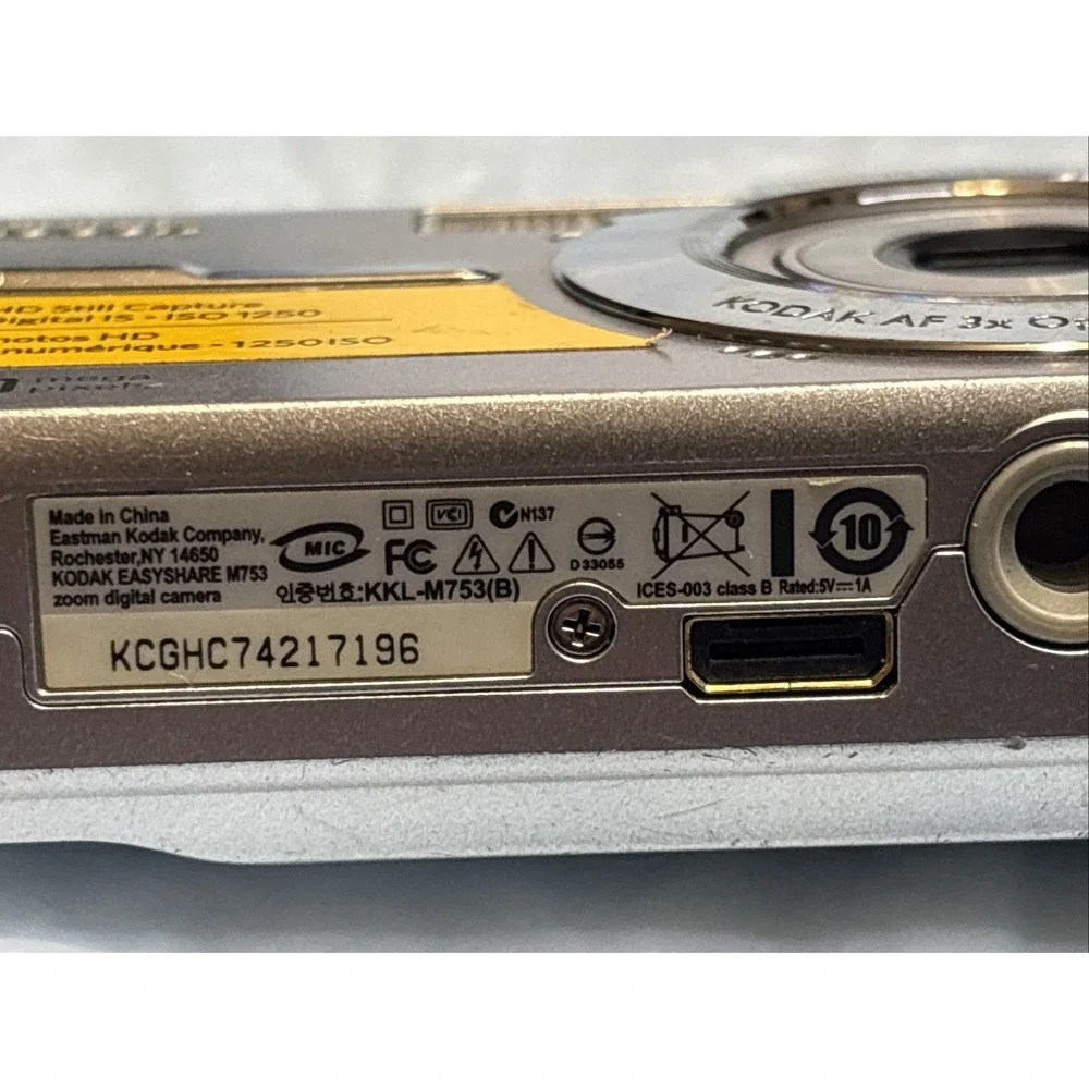 Kodak EasyShare M753 7MP Digital Camera 3x Zoom Untested w/ Carry Case